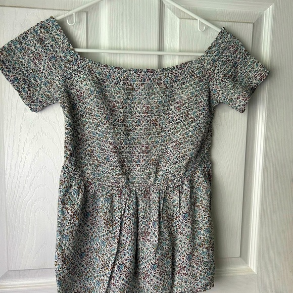 Old Navy Tops - Old Navy off the shoulder flower top size small
